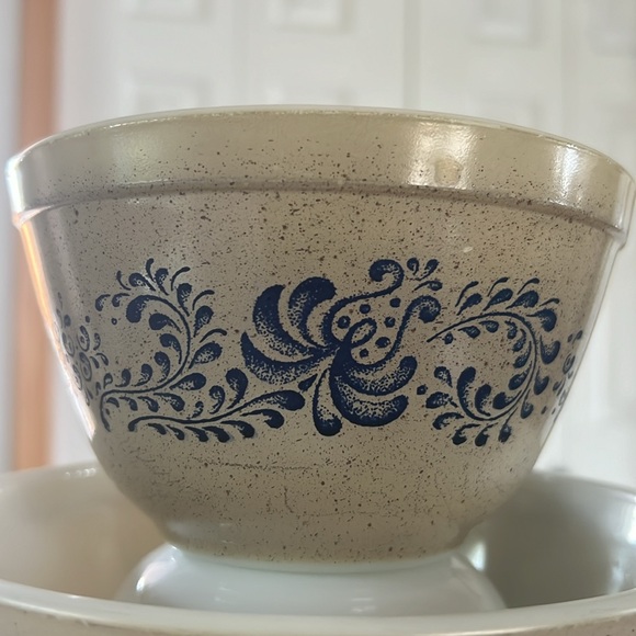 Vintage Pyrex Homestead Mixing Bowls 3 Pieces 401, 402, 403 - 750ml, 1.5L, 2.5L - Picture 9 of 14